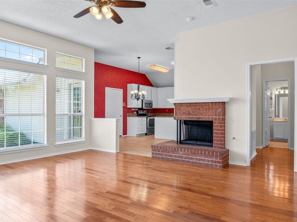 Living room of 6204 Mount Vernon Dr