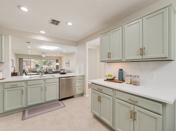 Living room of 7749 Longaberger Dr