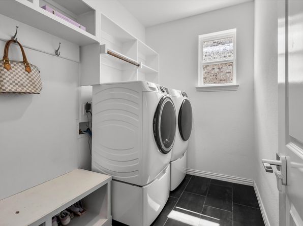 Kitchen of 6723 Barnes Dr